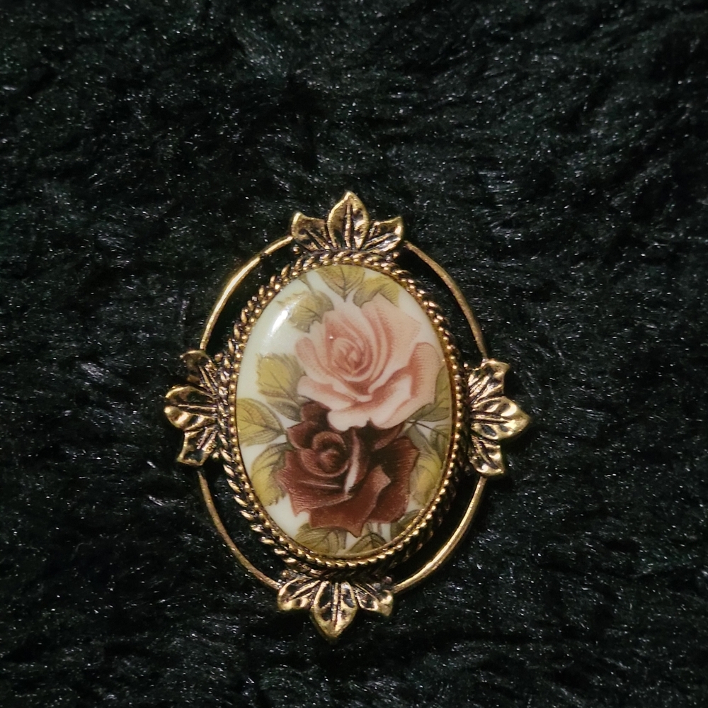 Elegant Gold Floral Cameo